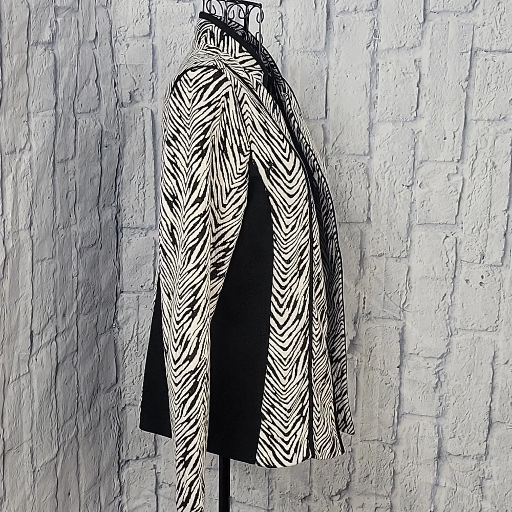 CHICO'S Black and White Zebra Print with Black Accents Open Front Jack… - Picture 4 of 8